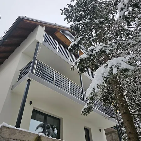 Flora Vlasic Apartamento Sisava